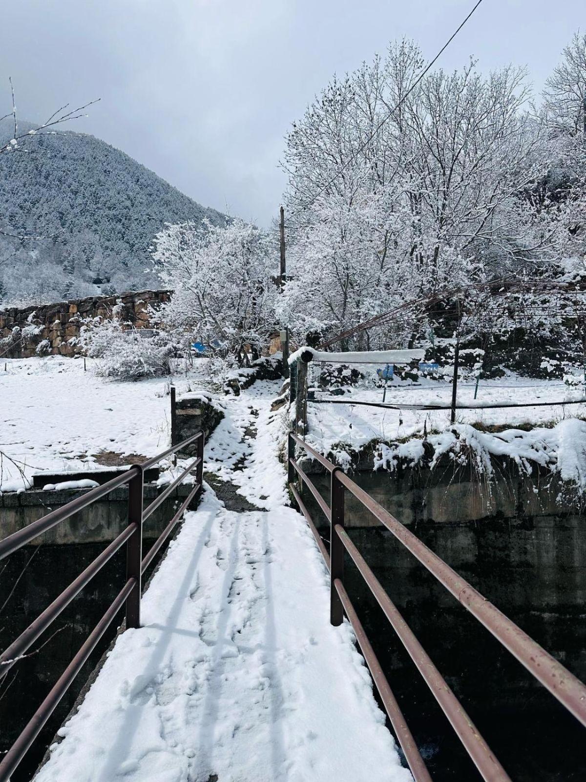 Hotel Valls Valira Os de Civís المظهر الخارجي الصورة